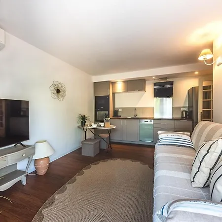 Raphael 4 Etoiles Neuf En Rez De Jardin Privatif アパート Saint-Raphaël